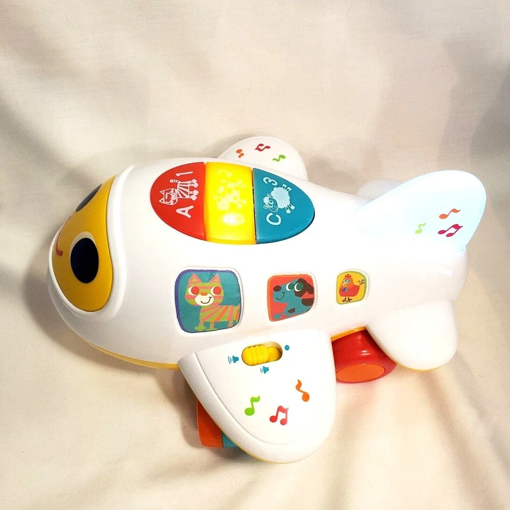 Huile Musical AirPlane moves, talks plays music with flashing lights video
